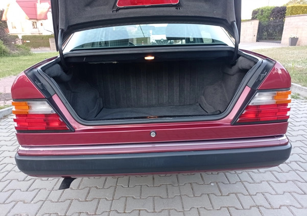 Mercedes-Benz W124 (1984-1993) cena 27400 przebieg: 230000, rok produkcji 1992 z Kielce małe 466